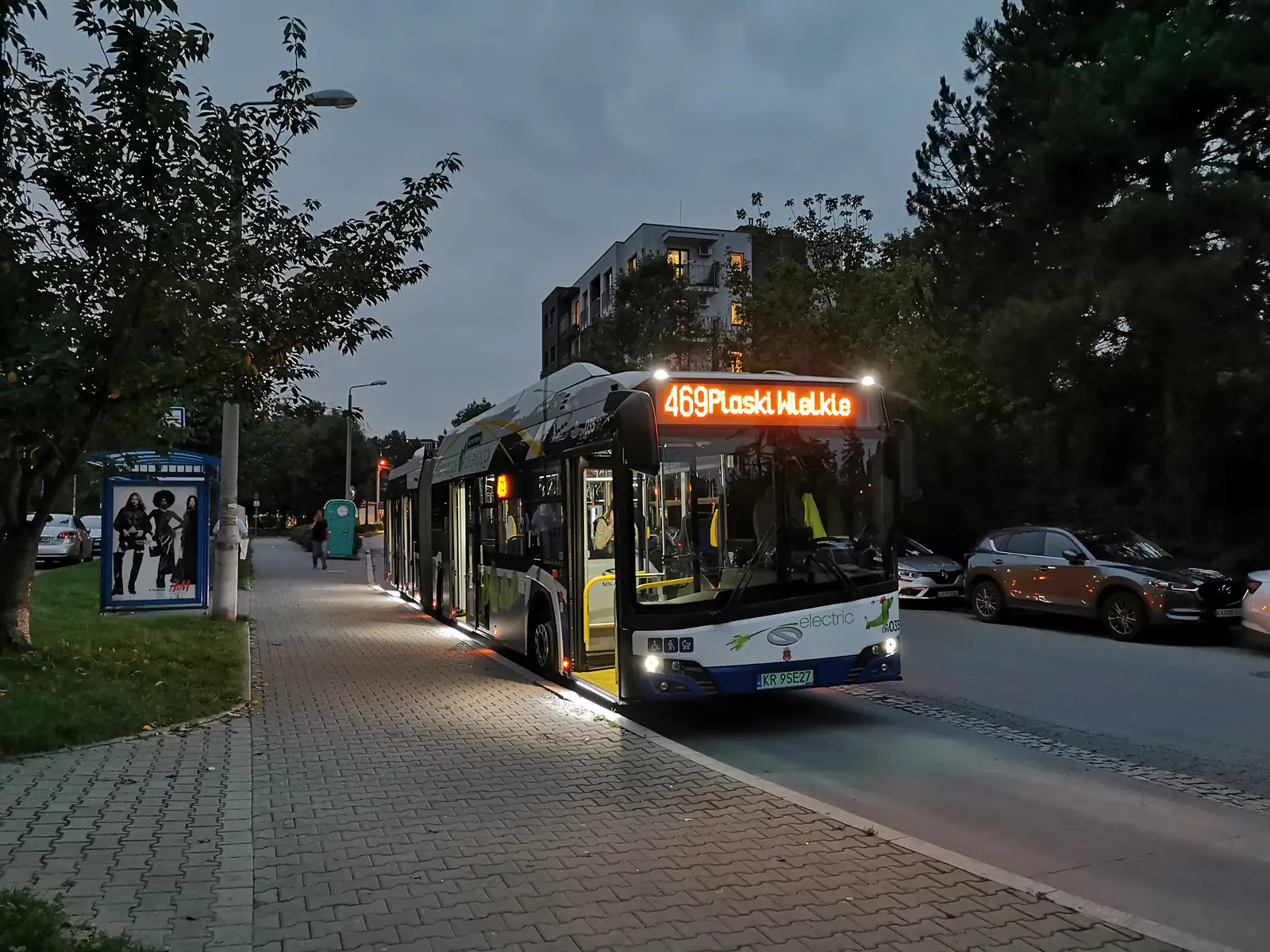 Elektryczny autobus Solaris Urbino 18 MPK Kraków na pętli Prądnik Biały Wschód
