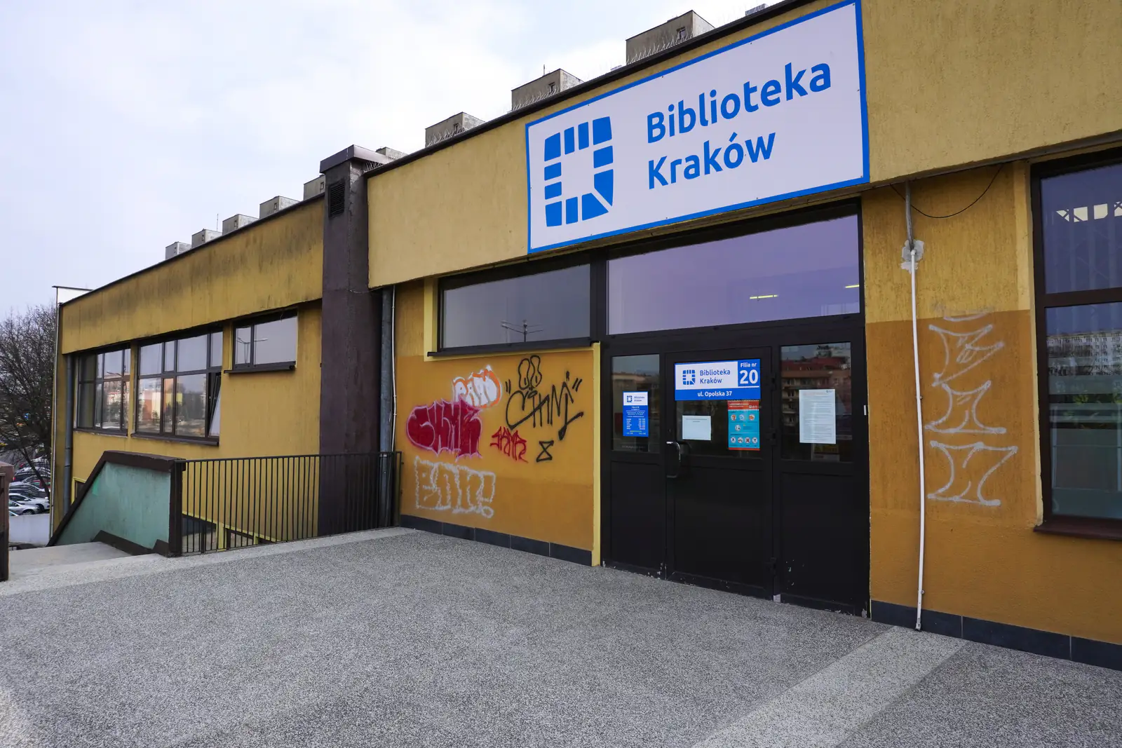Budynek Filii nr 20 Biblioteki Kraków przy ulicy Opolskiej 37 w Krakowie