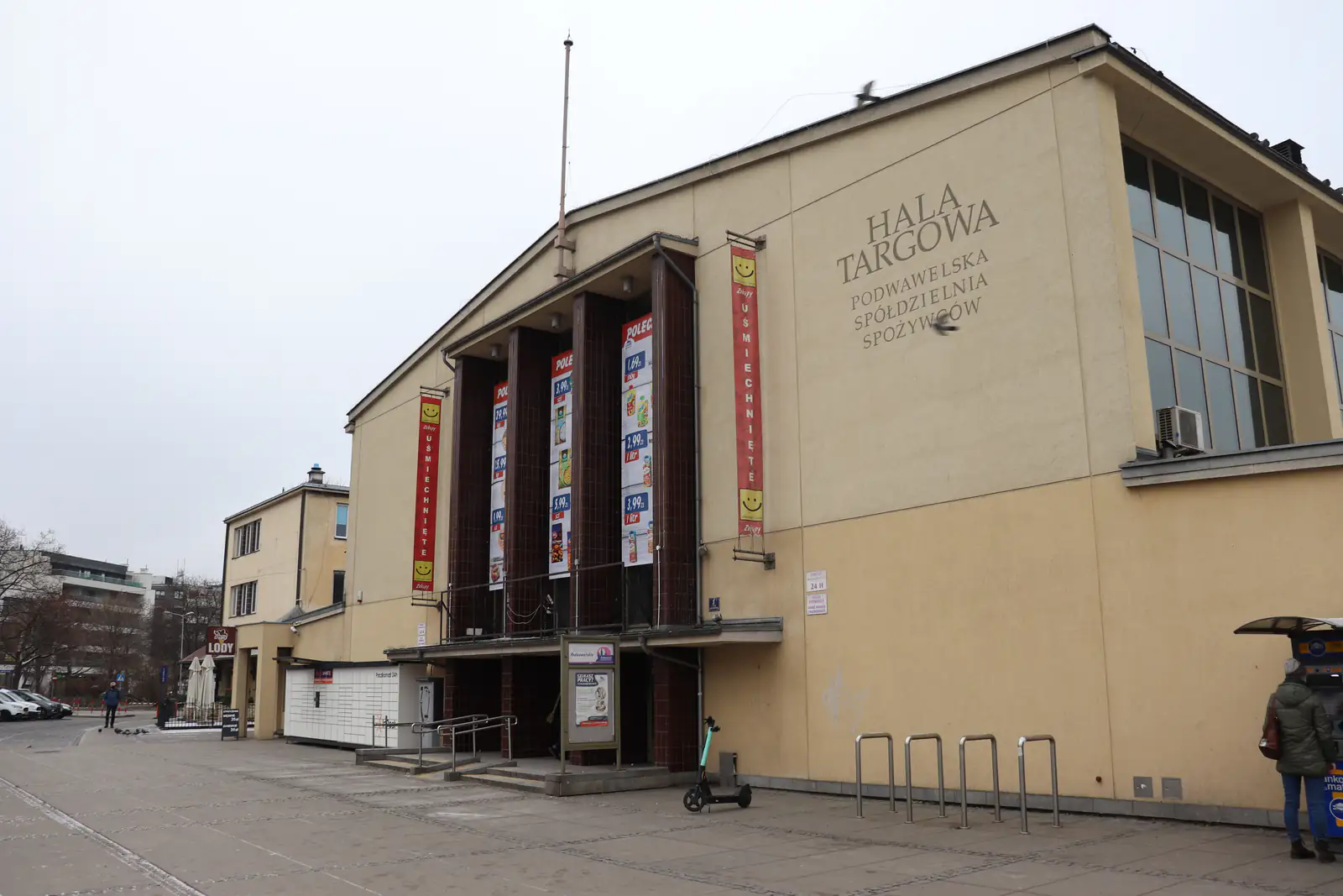 Hala Targowa w Krakowie na Grzegórzkach — miejsce, przy którym rusza stacja wypożyczalni LajkHub