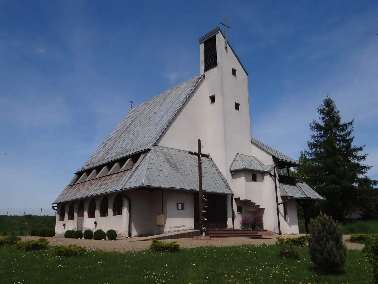 Kościół Zesłania Ducha Świętego w Łazach, gmina Jerzmanowice-Przeginia — miejscowość objęta projektem planu miejscowego