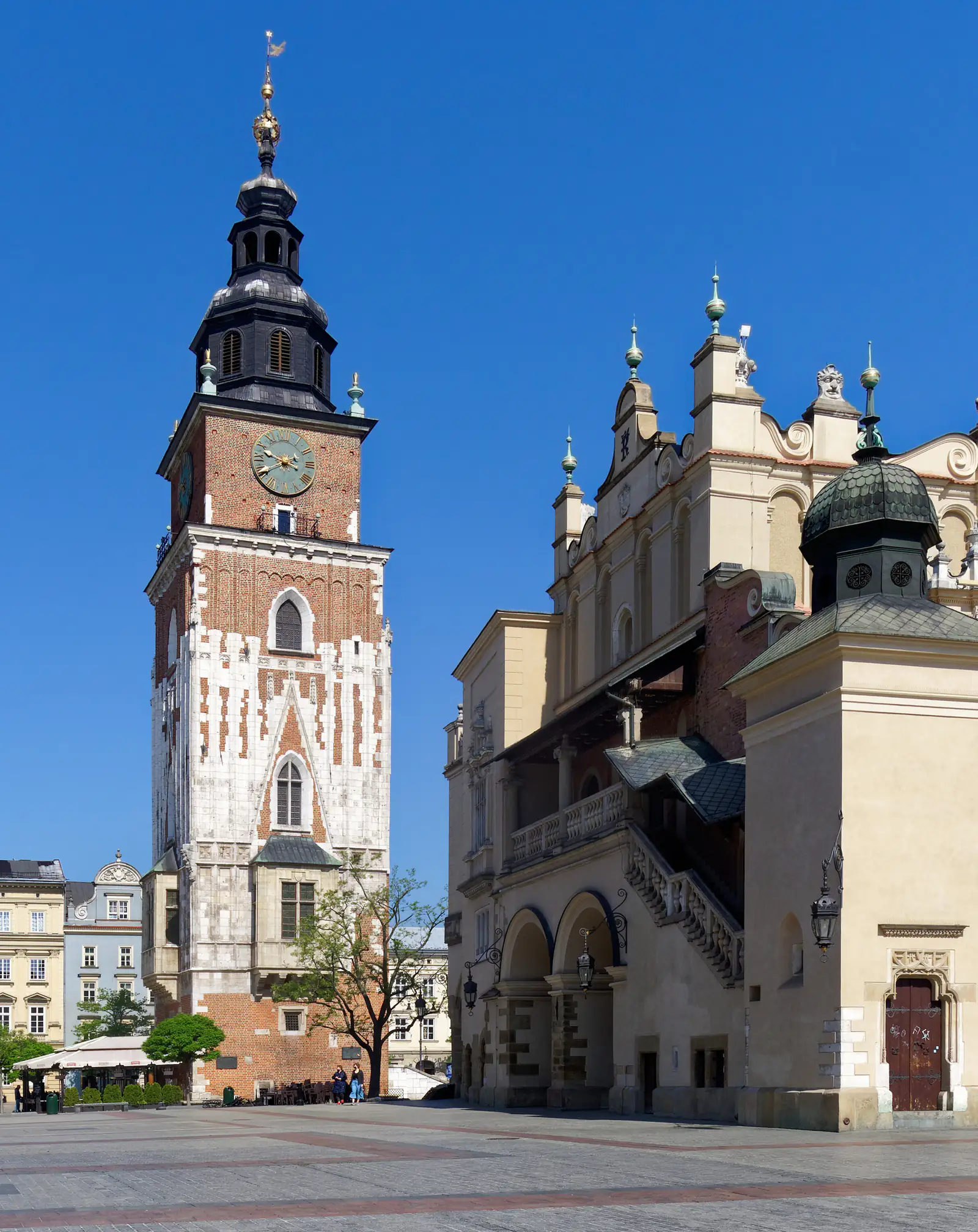 Wieża Ratuszowa i Sukiennice na Rynku Głównym w Krakowie