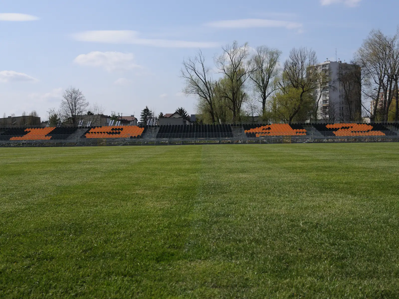 Trybuna stadionu KS Wieczysta Kraków przy ul. Chałupnika